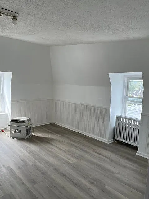 3 bed, 1.0 bath, 1200 sqft, $1,800 — Photo 4