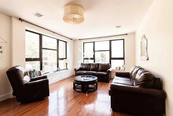 Rented by Yaffa Realty LLC | media 4