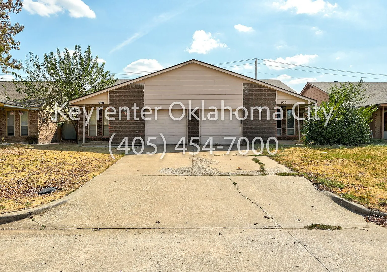 920-922 SW 97th St Duplex — Photo 1