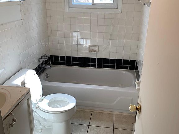 5th image of 1027 Highland St #2