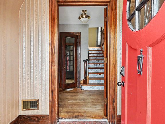 3rd image of 706 E Reed St