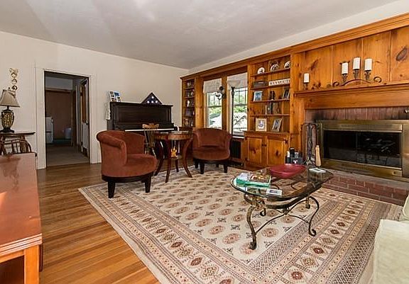 3rd image of 371 Pine St