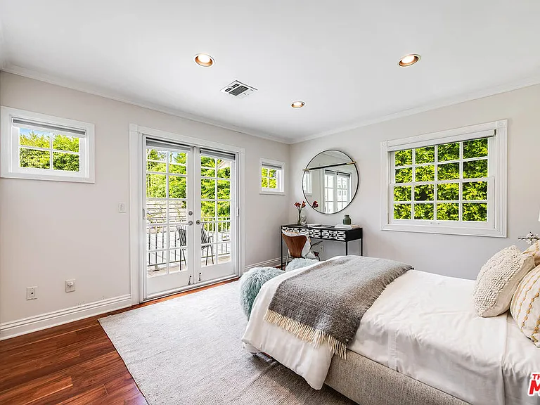 547 Loring Ave — Photo 21