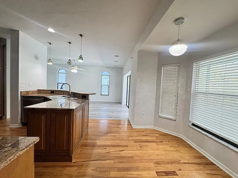 6077 Marella Dr — Photo 10