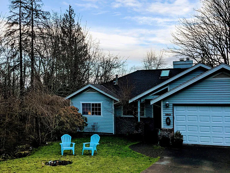 350 SW Mount Baker Dr — Photo 2