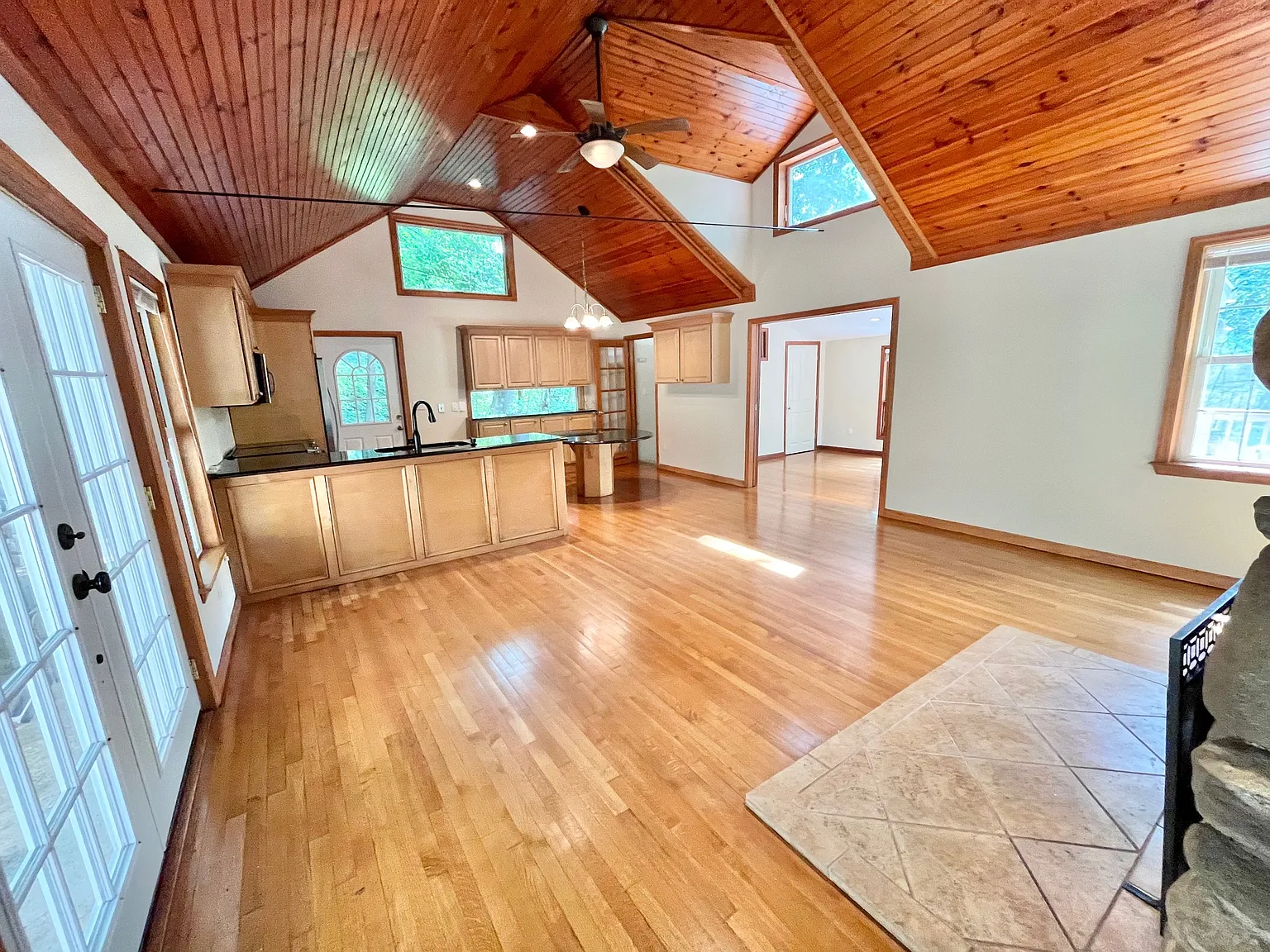2 bed, $3,095 — Photo 4