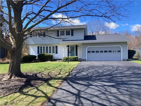 102 Hawthorne Dr, Camillus, NY 13031