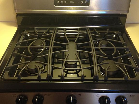 New Frigidaire gallery 5 burner convection oven