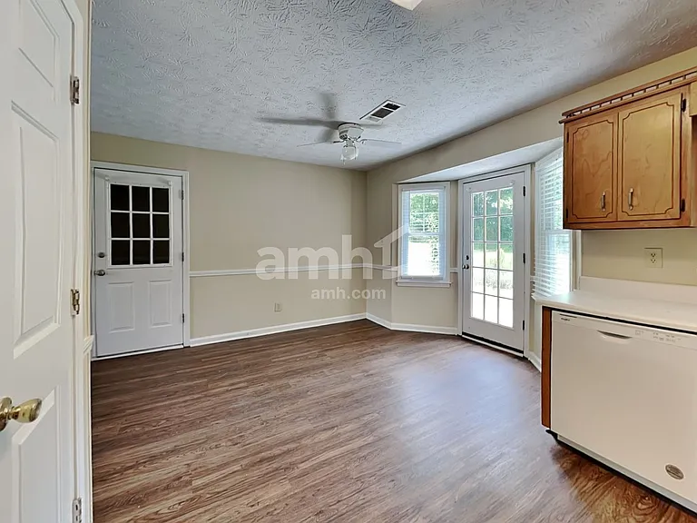 2835 Shane Dr — Photo 5