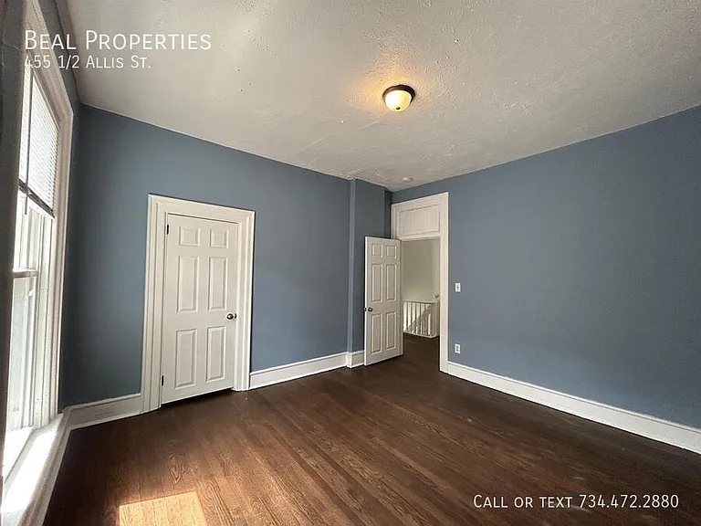 455 1/2 Allis St — Photo 6