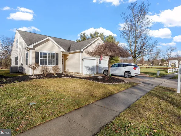 2 Fernbrooke Dr, Westampton, NJ 08060