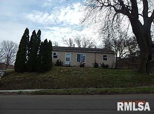 1001 S 10th St, Clinton, IA 52732