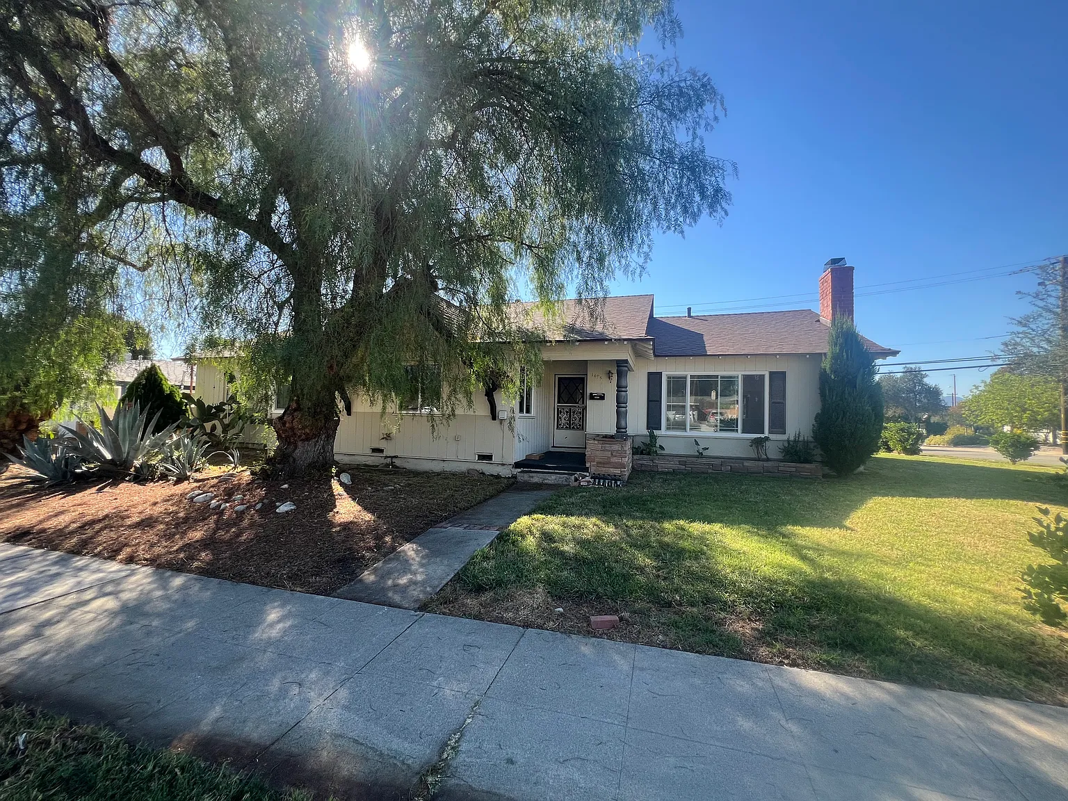4 bed, 2591 sqft, $5,200 — Photo 1