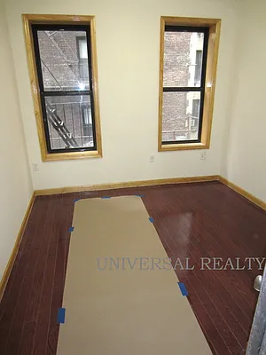 Rented by Universal Realty Group | media 32