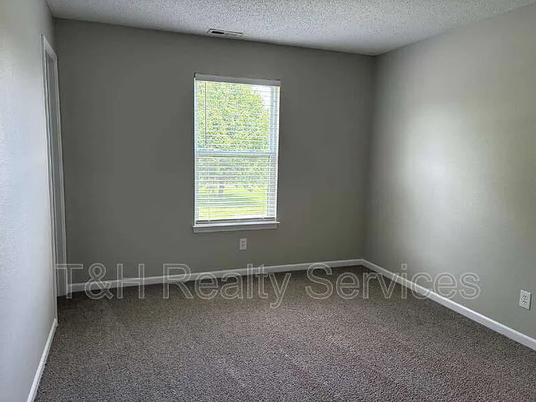14928 Drayton Dr — Photo 25