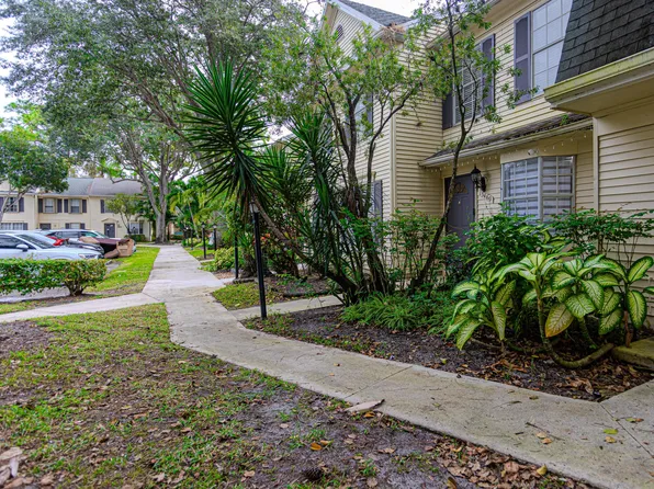 13460 Old Englishtown Rd, Wellington, FL 33414