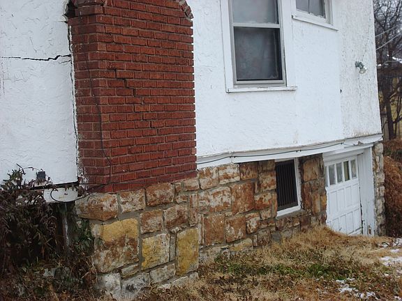 4th image of 4047 Bellefontaine Ave