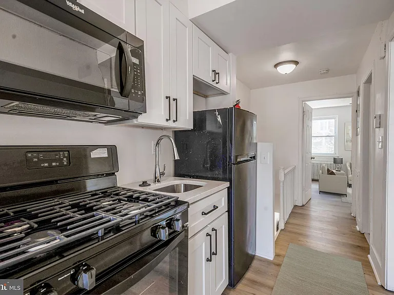 2538 9th St NW #B — Photo 12
