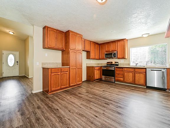 4th image of 20803 Calwood St