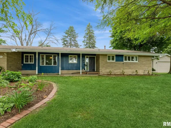 1325 Blue Spruce Dr, Cordova, IL 61242