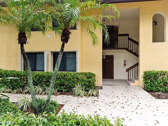3rd image of 95 Pelican Pointe Dr #1010