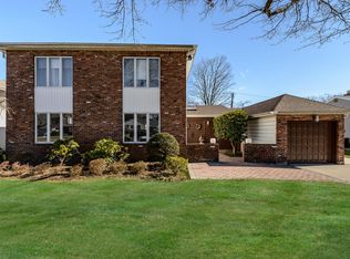 153 Lincoln St, Garden City, NY 11530