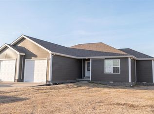 2506 Weathers Ln, Dexter, MO 63841