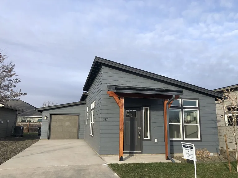 Avery Estates — Photo 1