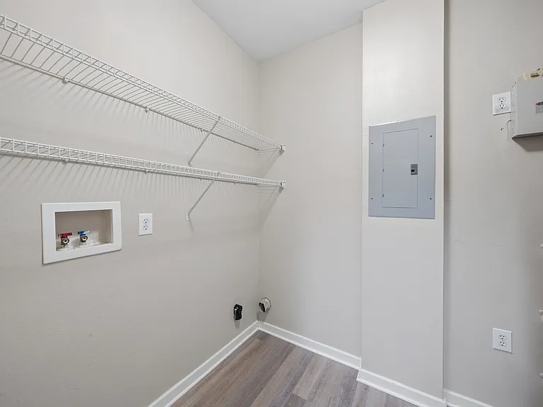 Elora Place Apartments — Photo 21