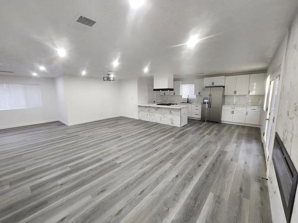 3 bed, 1390 sqft, $2,500 — Photo 3