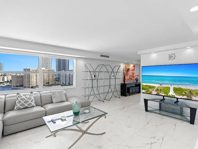 121 Golden Isles Dr #Penthouse 1 — Photo 26