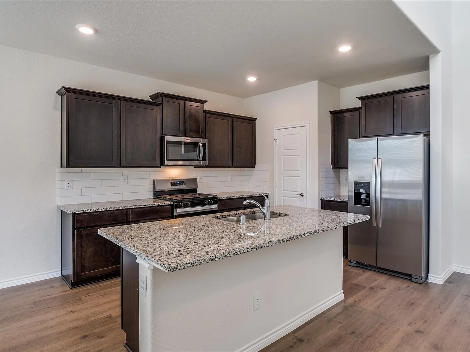 4 bed, 2338 sqft, $2,750 — Photo 3