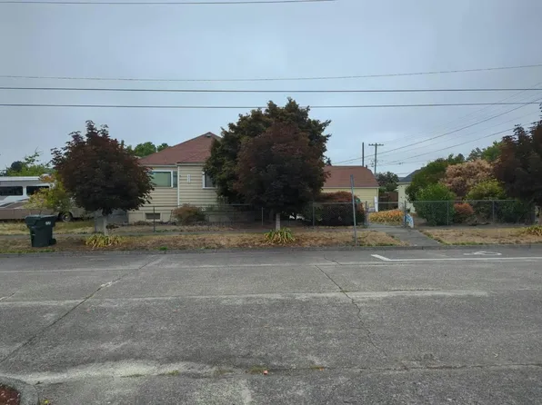 515 W 3rd St, Centralia, WA 98531