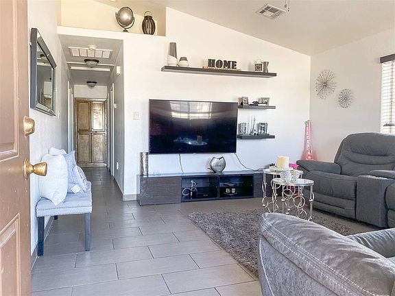 2nd image of 1623 S San Pedro St