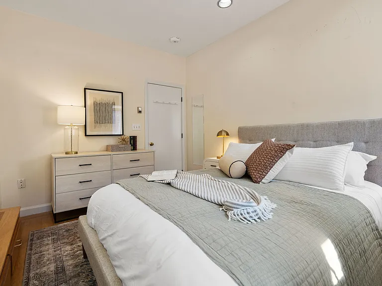 2 Clarendon St #302 — Photo 20