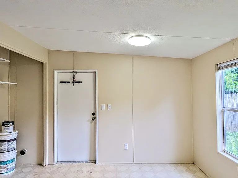 99 Center Grove Dr — Photo 8