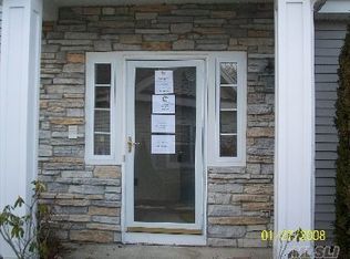 503 Oak Bluff Ct, Moriches, NY 11955