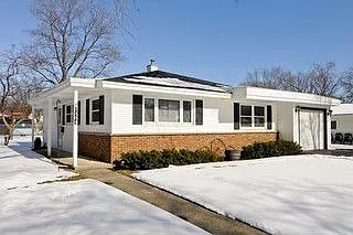 2204 Martin Ln photo 1