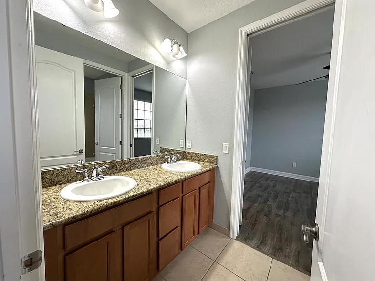 13112 Woodford St — Photo 9
