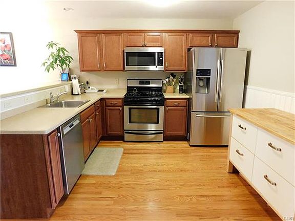 2nd image of 657 Dewey Ave