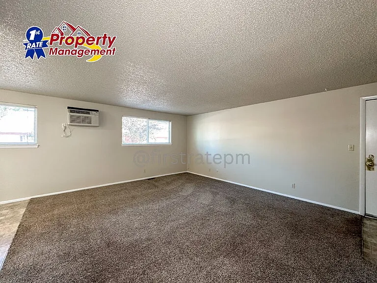 733 W Belmont St — Photo 8