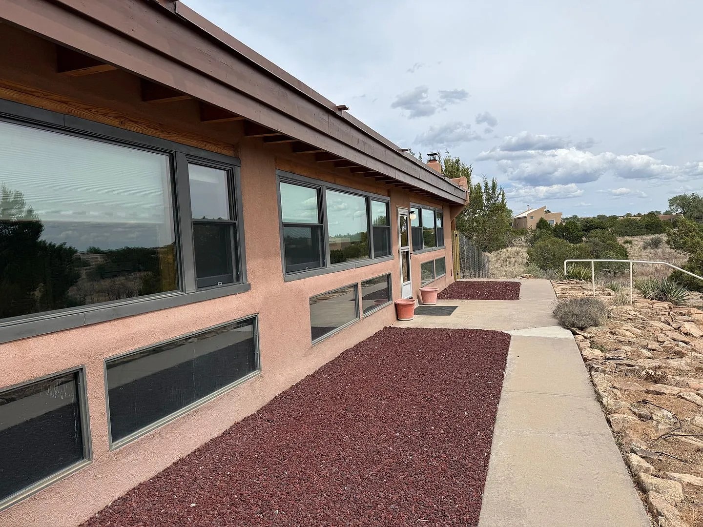 5 Oriente Ct - El Dorado! - Move in ready! — Photo 2