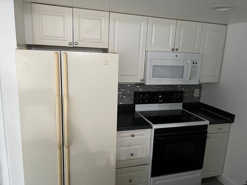2nd image of 15689 Easthaven Ct #1206