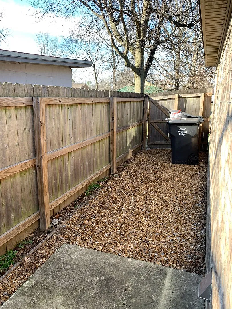 Dee's Place — Photo 4