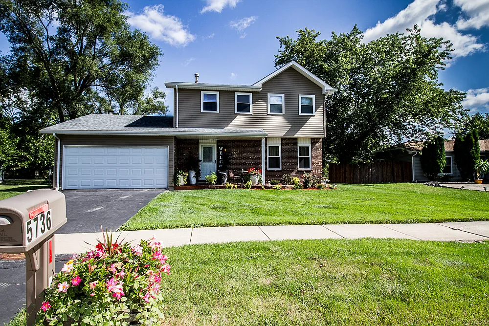 5736 Woodgate Dr photo 1