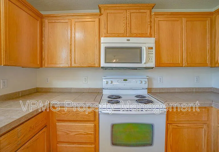 2214 NW 7th St — Photo 14