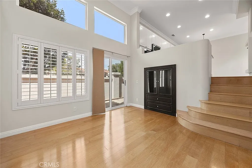 3 bed, 2.5 bath, 1498 sqft, $4,000 — Photo 4