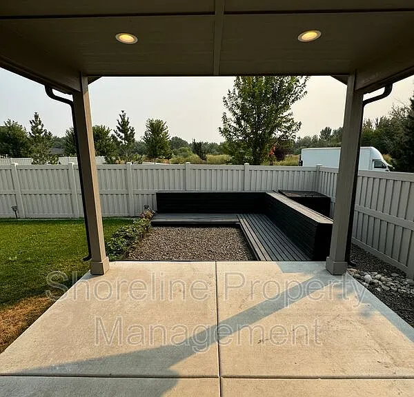 511 Diamond Lake St — Photo 13