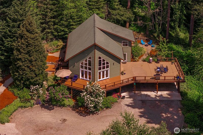 3rd image of 10507 48th Street E