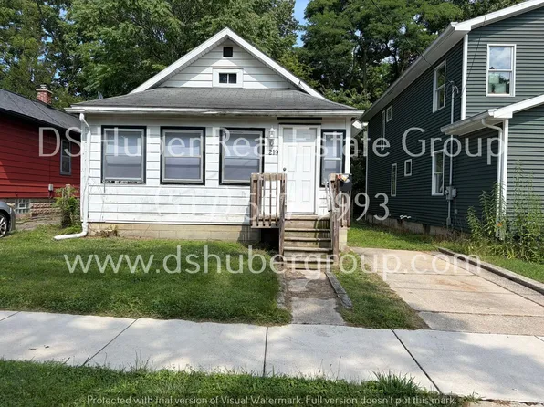 1219 McCullough St, Lansing, MI 48912